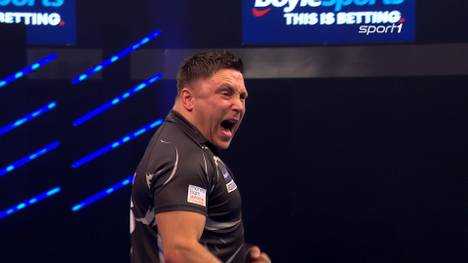 Gerwyn Price zieht zum dritten Mal in das Finale des Darts World Grand Prix ein, nachdem er Michael Smith mit 4:2 nach Sätzen besiegt. 