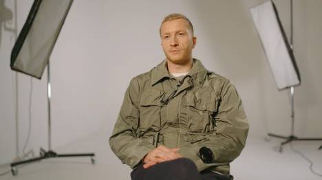 Im Rahmen eines Werbeshootings spricht BVB-Star Marco Reus über die Vorfreude auf das Champions-League-Duell gegen PSV Eindhoven und über sein Ziel, bei der Heim-EM mitspielen zu können.