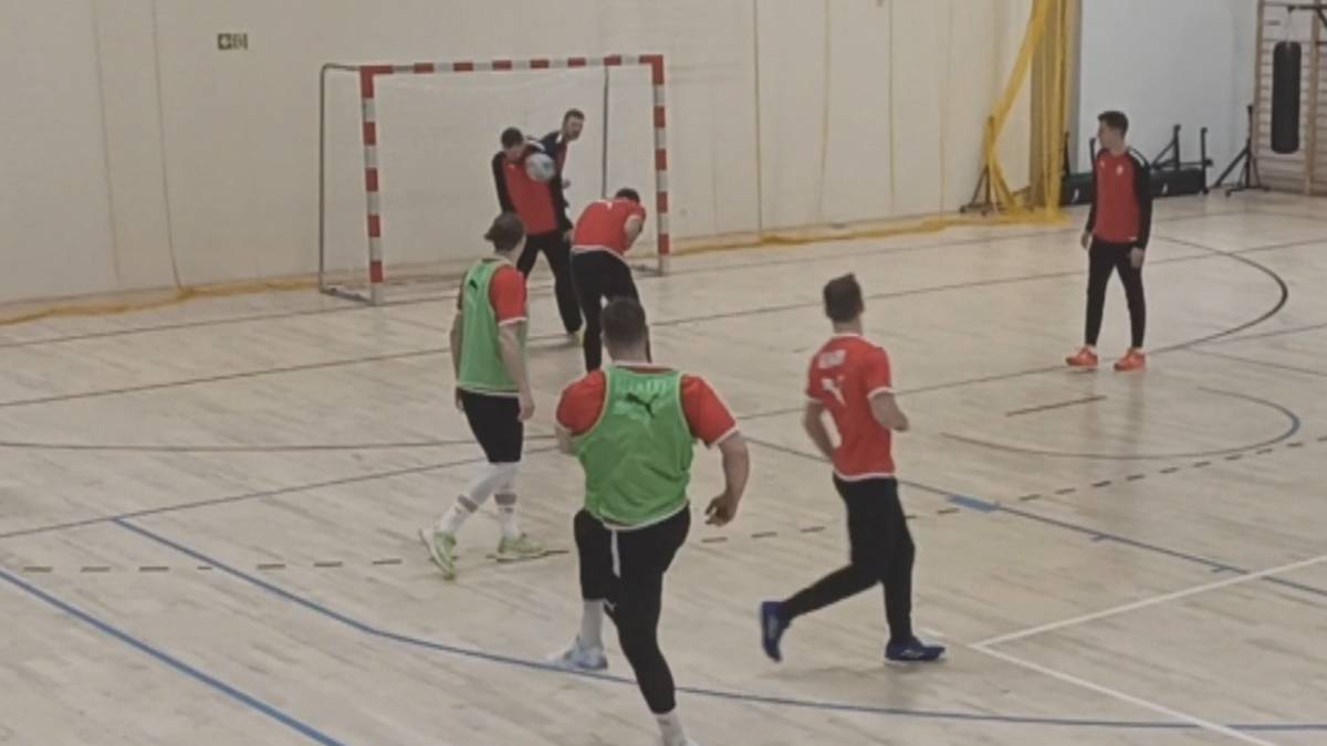 DHB goalkeeper Andreas Wolff had to accept a bad blow to the head from Johannes Golla in training.  As usual, that didn't bother the 31-year-old.