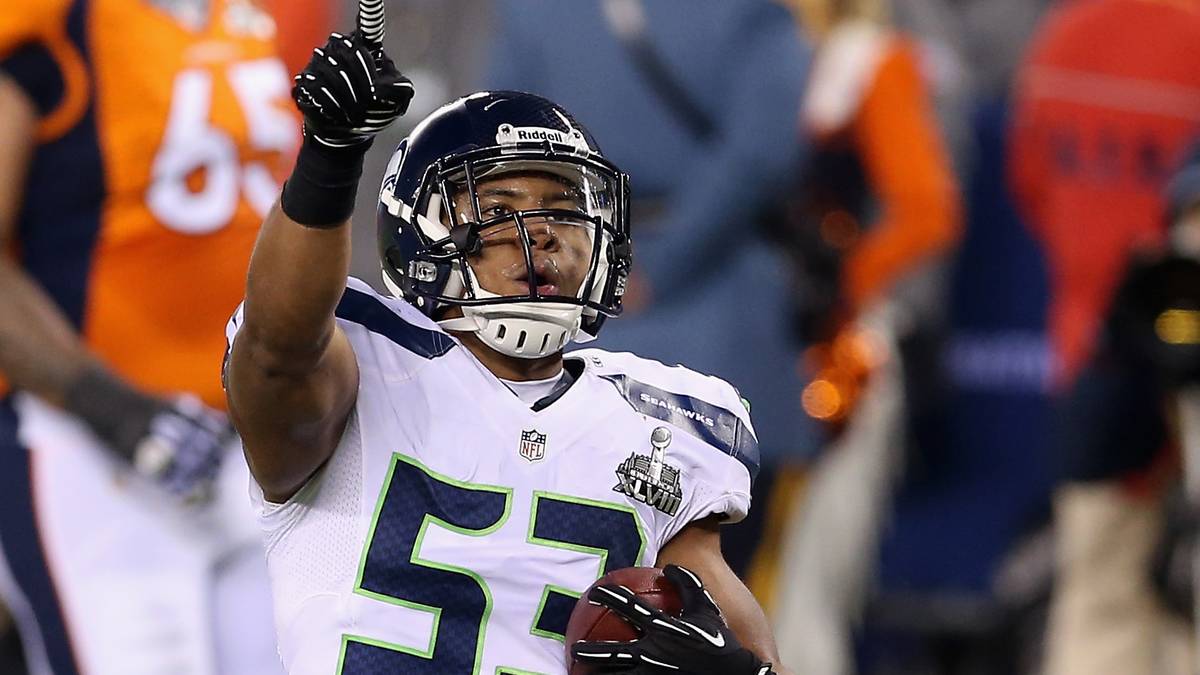Malcolm Smith (Bild) steht mit seinem überragenden Spiel (10 Tackles, Pick-Six) exemplarisch für die Überlegenheit der Seahawks-Defense und deren Special Teams. Der Outside Linebacker wird im Anschluss zum MVP des Spiels gewählt, das spätestens mit dem Kickoff-Return-Touchdown von Percy Harvin zum 29:0 Anfang der zweiten Hälfte entschieden ist