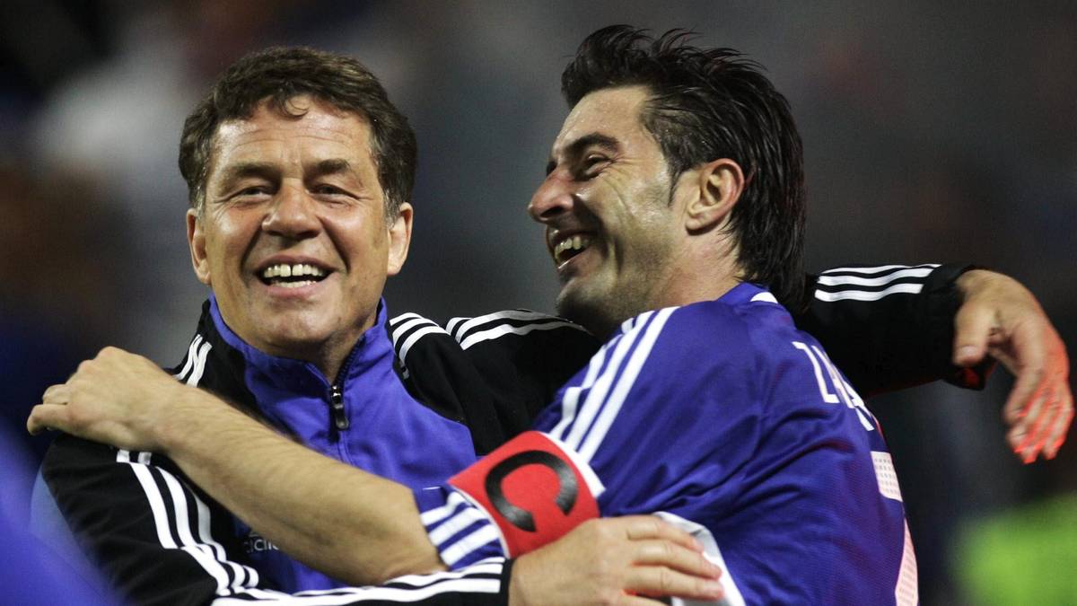 OTTO REHHAGEL: Ganz anders die Bilanz von Rehhagel: Als Nationaltrainer von Griechenland machte er sich 2004 unsterblich, als er sensationell die Europameisterschaft gewann. Als "König Otto" verehren ihn die Griechen noch immer, auch wenn er in den folgenden Turnieren bis 2010 nicht annähernd mehr so erfolgreich war