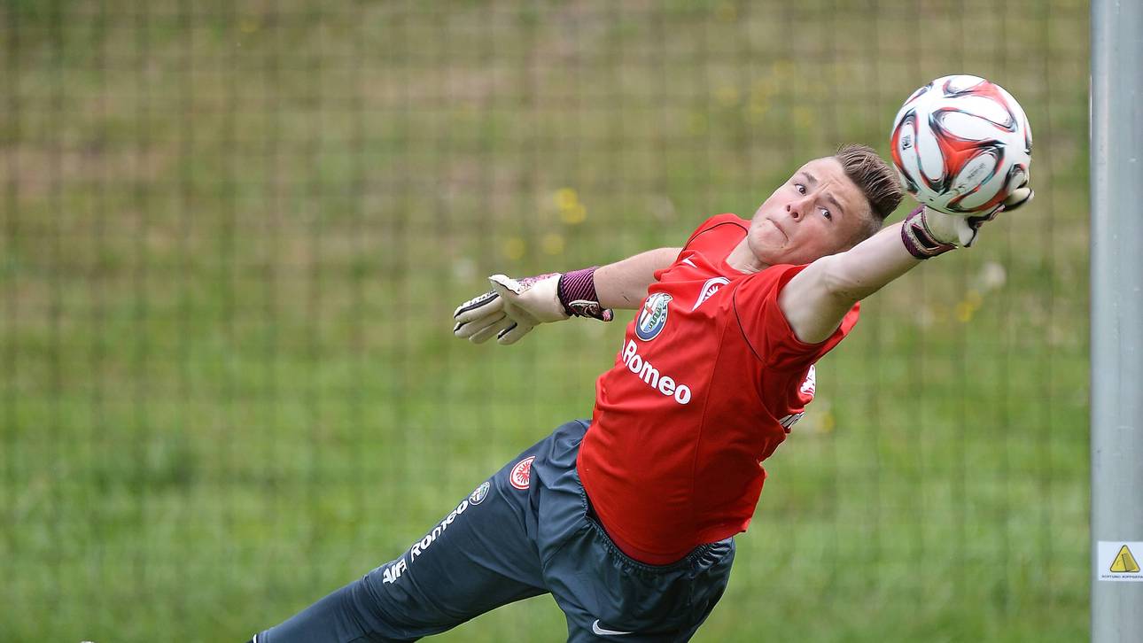 Profivertrag für Frankurts Zummack