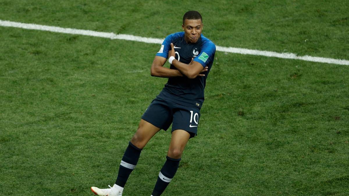 KYLIAN MBAPPE: Bei der WM bewies Frankreichs Juwel, dass sein Potenzial grenzenlos ist. Der 19-Jährige war mit vier Turniertoren maßgeblich am Erfolg von Les Bleus beteiligt und wurde als bester Nachwuchsspieler ausgezeichnet