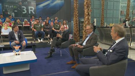 Jörg Schmadtke reagiert im CHECK24 Doppelpass auf die Aussage von Christoph Daum, der VfL Wolfsburg sei nur eine graue Maus der Bundesliga.