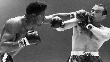 Im zweiten Kampf gegen Ingemar Johansson (r.) holte sich Floyd Patterson (l.) als erster Boxer überhaupt seinen WM-Titel zurück