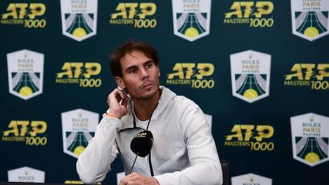 Rafael Nadal gibt auf einer Pressekonferenz seinen Rückzug bekannt