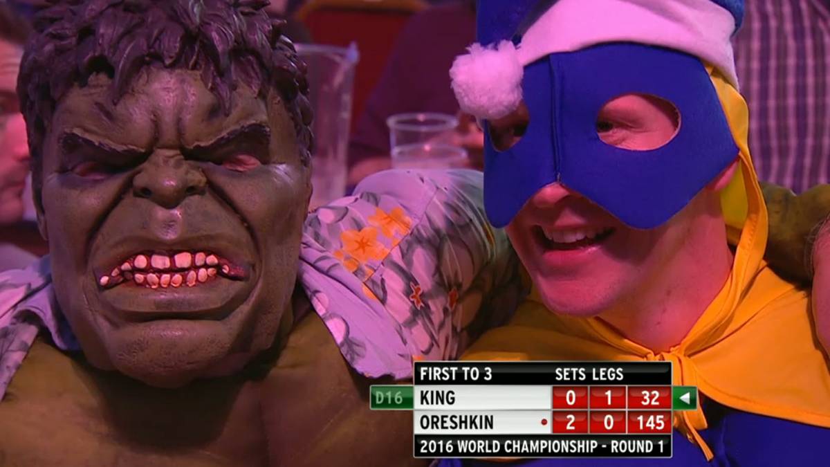 Grimmig oder ungläubig? Das Publikum ist angesichts des Spielverlaufs, nennen wir es verwundert