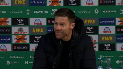 3:0 gewinnt Leverkusen am Geburtstag von Trainer Xabi Alonso. Der bedankt sich für das Geburtstagsständchen der Fans nach Schlusspfiff.