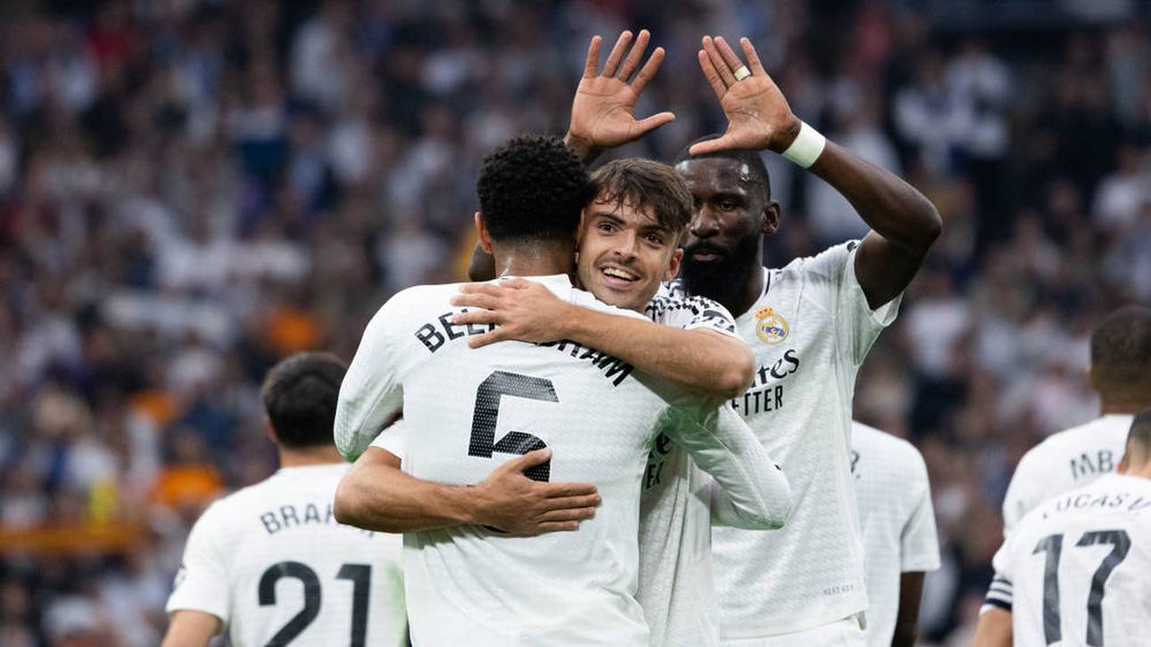 Raúl Asencio (Mitte) ist bei Real plötzlich gefragt