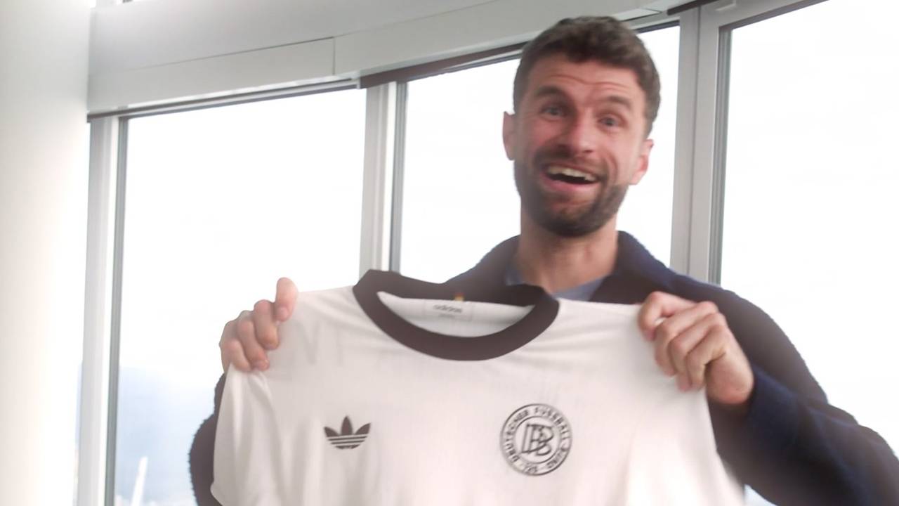 Hier verkündet Thomas Müller die große Nachricht