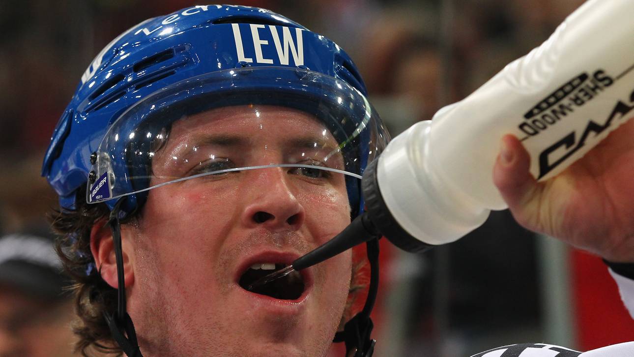 Panther verlängern mit Stürmer Trevelyan