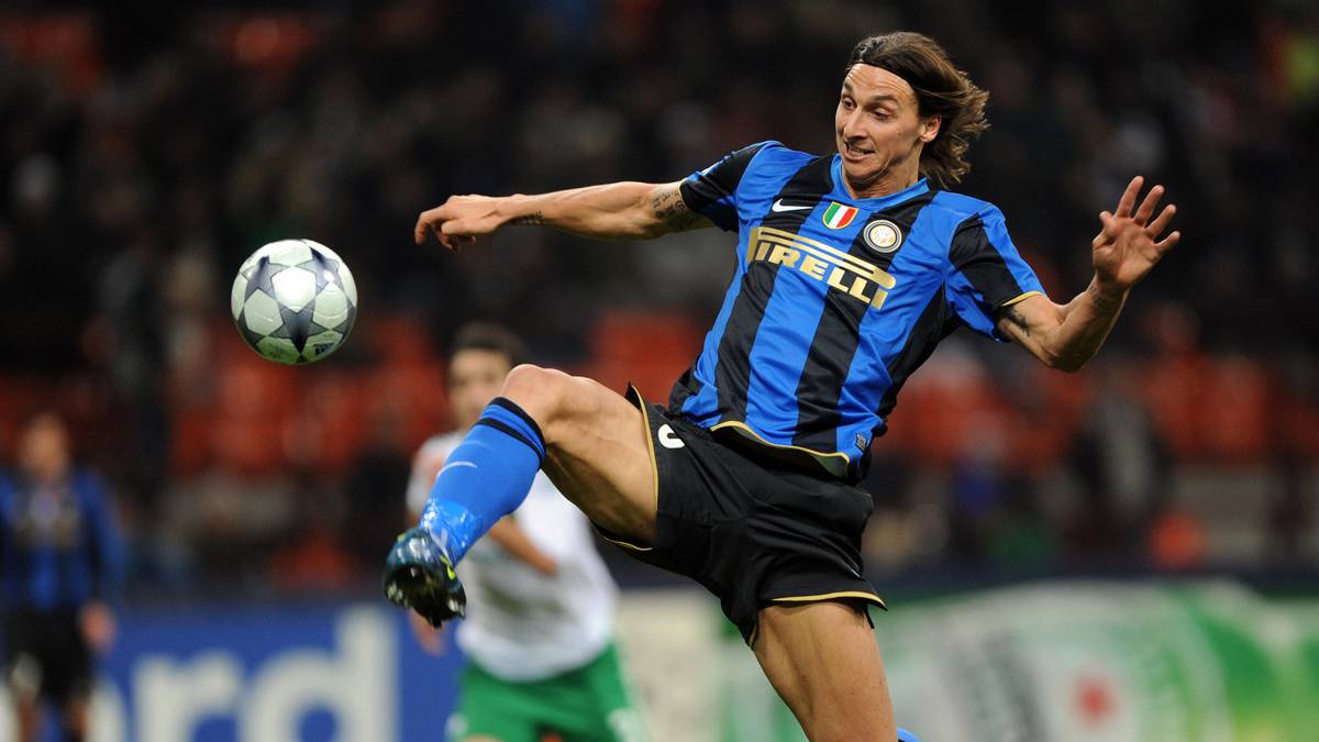 Er wechselt nach Mailand zu Inter. Und Ibrahimovic bringt den Erfolg zurück zum kriselnden Traditionsklub: Mit dem Schweden holt Inter drei Meisterschaften nacheinander von 2007 bis 2009