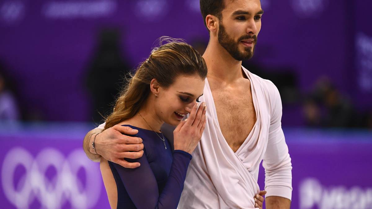 Der Busenblitzer von Gabriella Papadakis im Kurztanz war der Aufreger beim Eistanz. Auch in der Kür gewährt die Französin wieder tiefe Einblicke