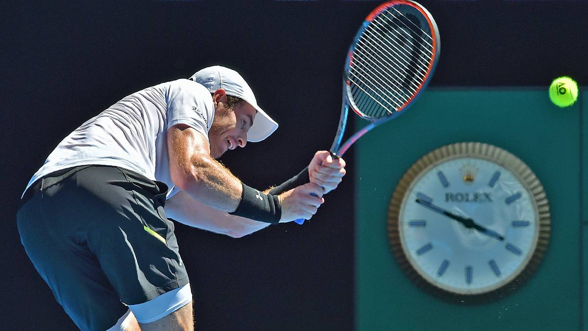 Murray, in den vergangenen beiden Jahren jeweils im Finale von Melbourne, verspielt im ersten Satz gleich zweimal einen Break-Vorsprung