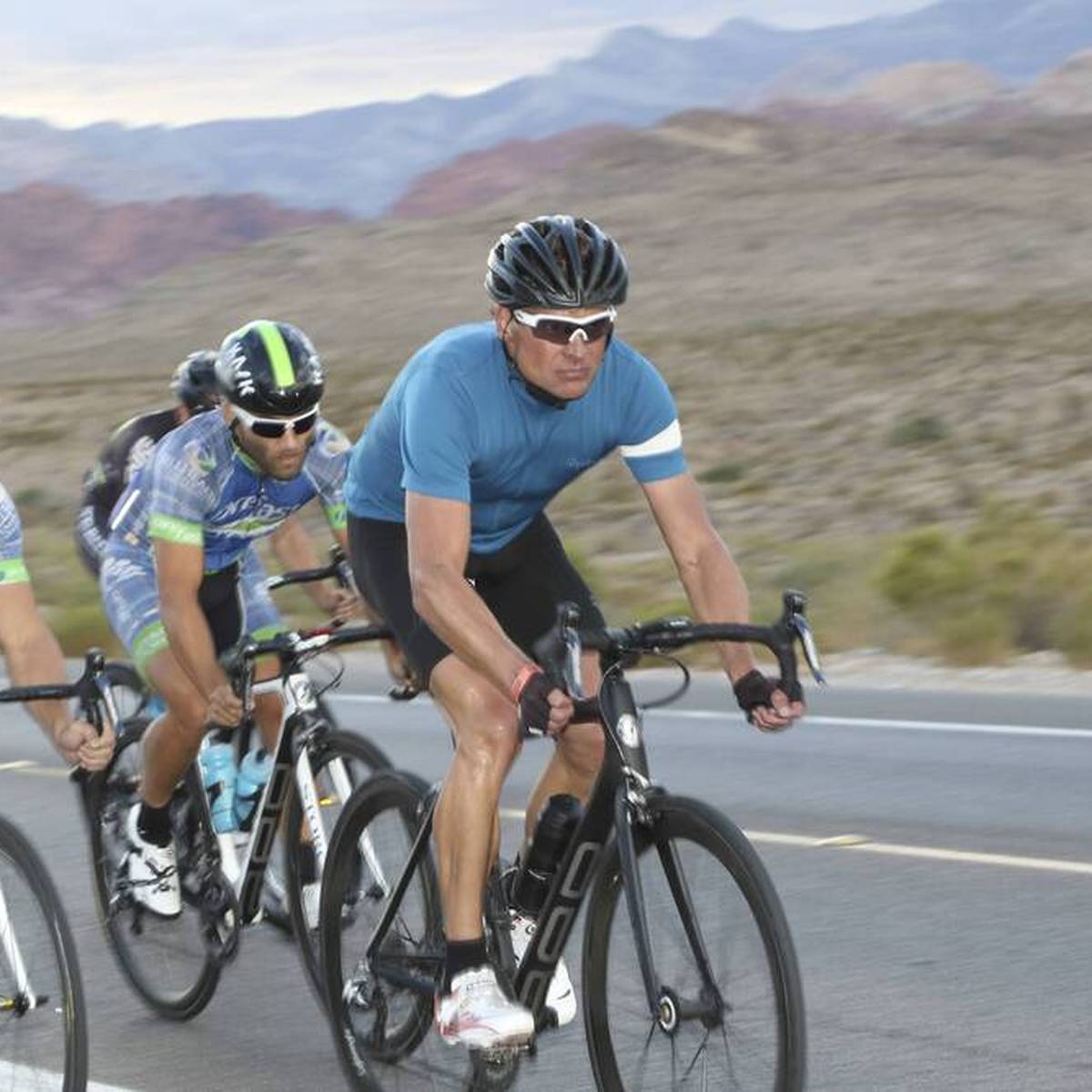 Jan Ullrich organisiert eine mehrtägige Radtour für Sportbegeisterte. Höhepunkt der Fahrt ist der Anstieg auf den Mont Ventoux. Dafür müssen die Teilnehmer jedoch tief in die Tasche greifen.