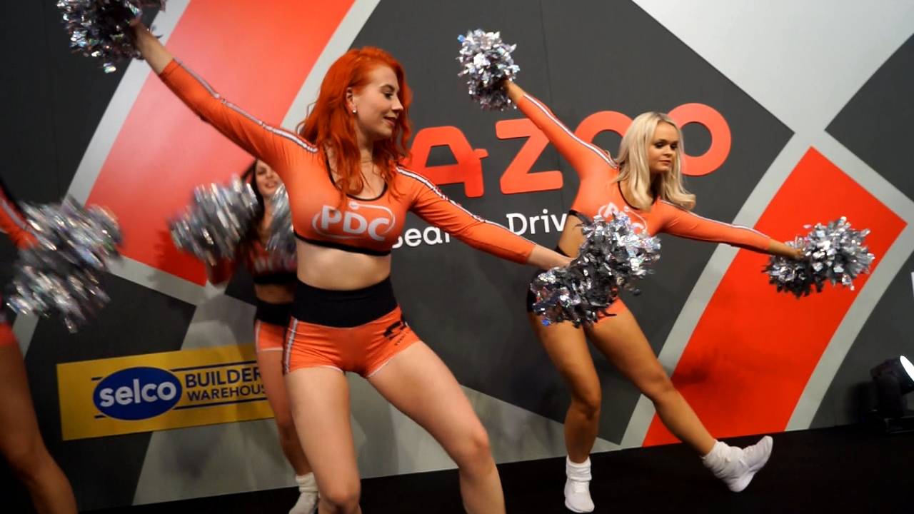 Darts WM 2023: Ally Pally und Cheerleader für Hempel-Walk on mit Kölsche Jung