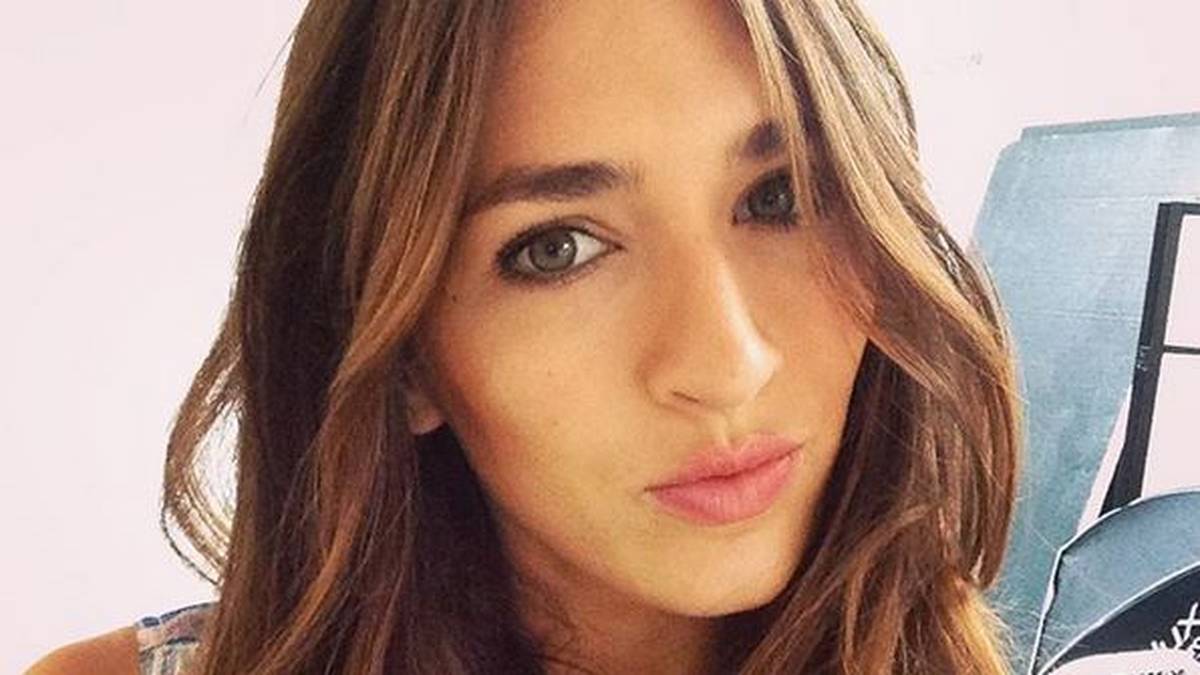 Ihr gegenüber steht Nastassja Beutler, die Freundin der Dortmunder Nummer eins. Mit Roman Bürki sichern sich die Borussen nicht nur einen guten Torwart, sondern mit seiner Freundin auch noch einen Blickfang für die Tribüne ...