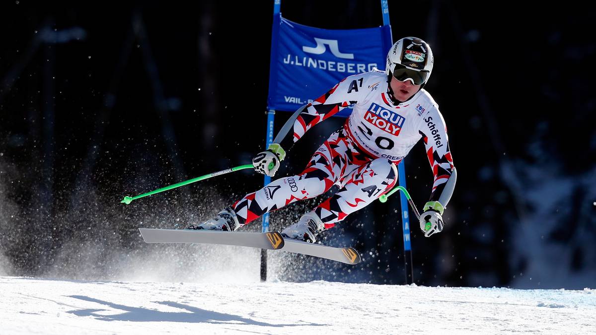An ihn kommt aber selbst Cook nicht vorbei: Der Österreicher Hannes Reichelt geht mit Nummer 20 ins Rennen und bewältigt die anspruchsvolle Piste am besten. Hinter ihm und Cook wird Adrien Theaux aus Frankreich Dritter