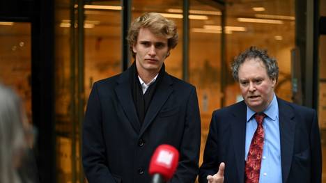 Alexander Zverev (l.) mit seinem Anwalt Mark Stephens