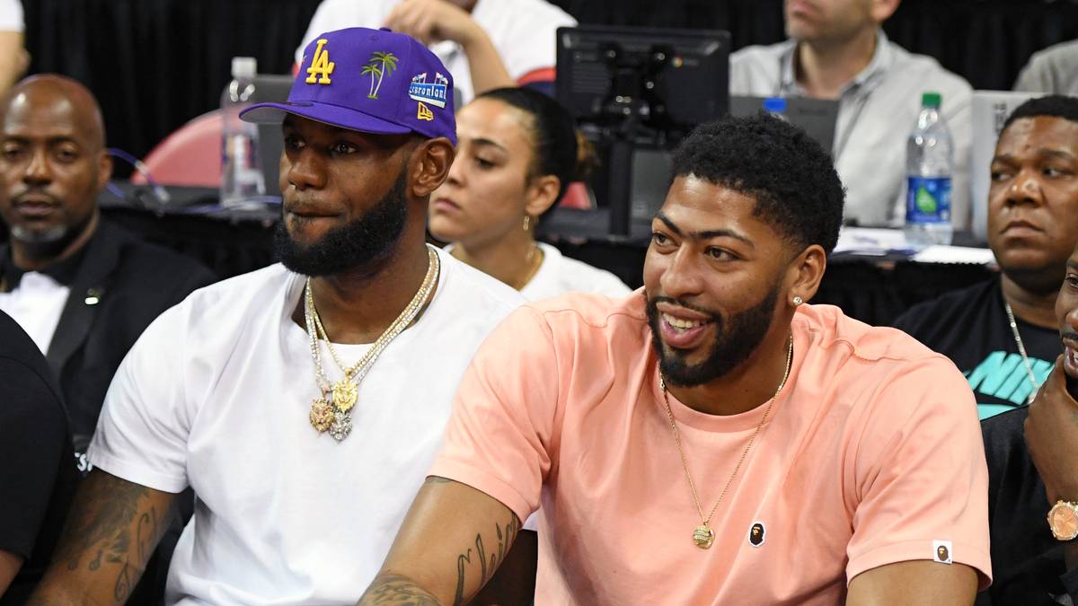 Selbst in seiner schwächsten Saison seit drei Jahren legte er 2018/19 in New Orleans noch 25,9 Punkte und 12 Rebounds im Schnitt auf, dafür mit 3,9 Assists so viele wie nie zuvor. Auch den Dreier (33 Prozent) hat er im Repertoire