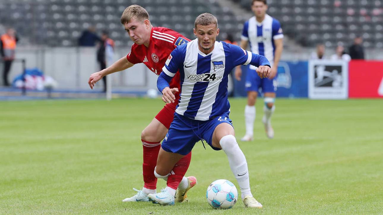 Michael Cuisance im Zweikampf mit Fortunas Isak Johannesson