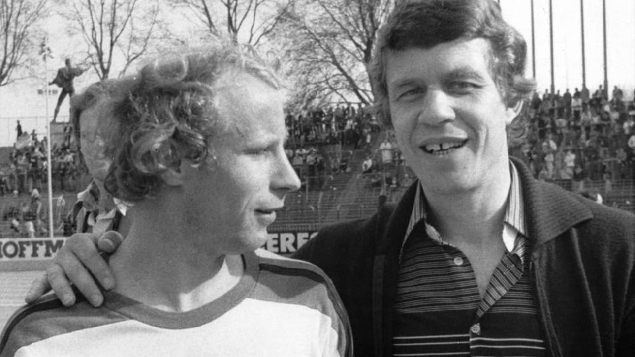 Berti Vogts (l.) und Otto Rehhagel in der Halbzeit des denkwürdigen Spiels