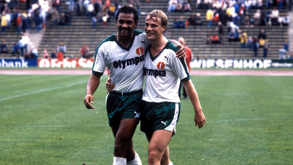 Es beginnt eine sportlich erfolgreiche Zeit. 1983 werden Abwehrspieler Schaaf und Verteidigerkollege Rigobert Gruber Vizemeister