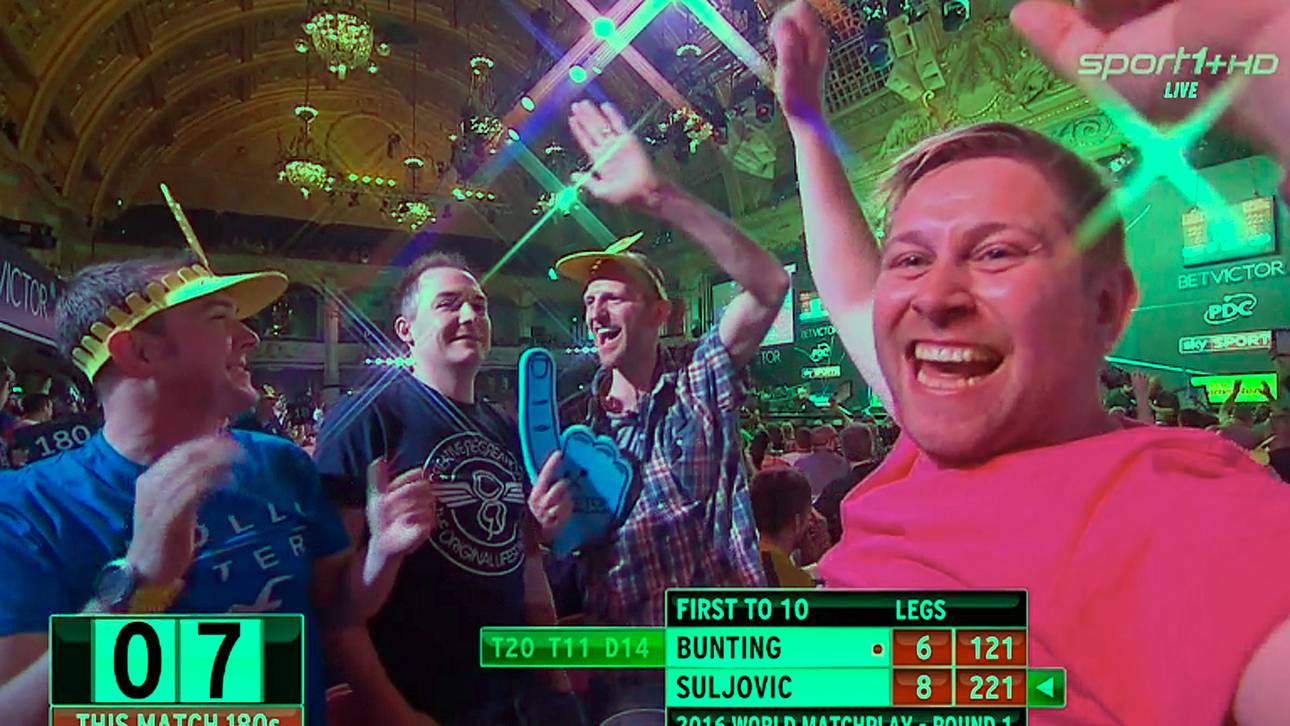 Riesenstimmung im Empress Ballroom beim Krimi zwischen Mensur Suljovic und Stephen Bunting