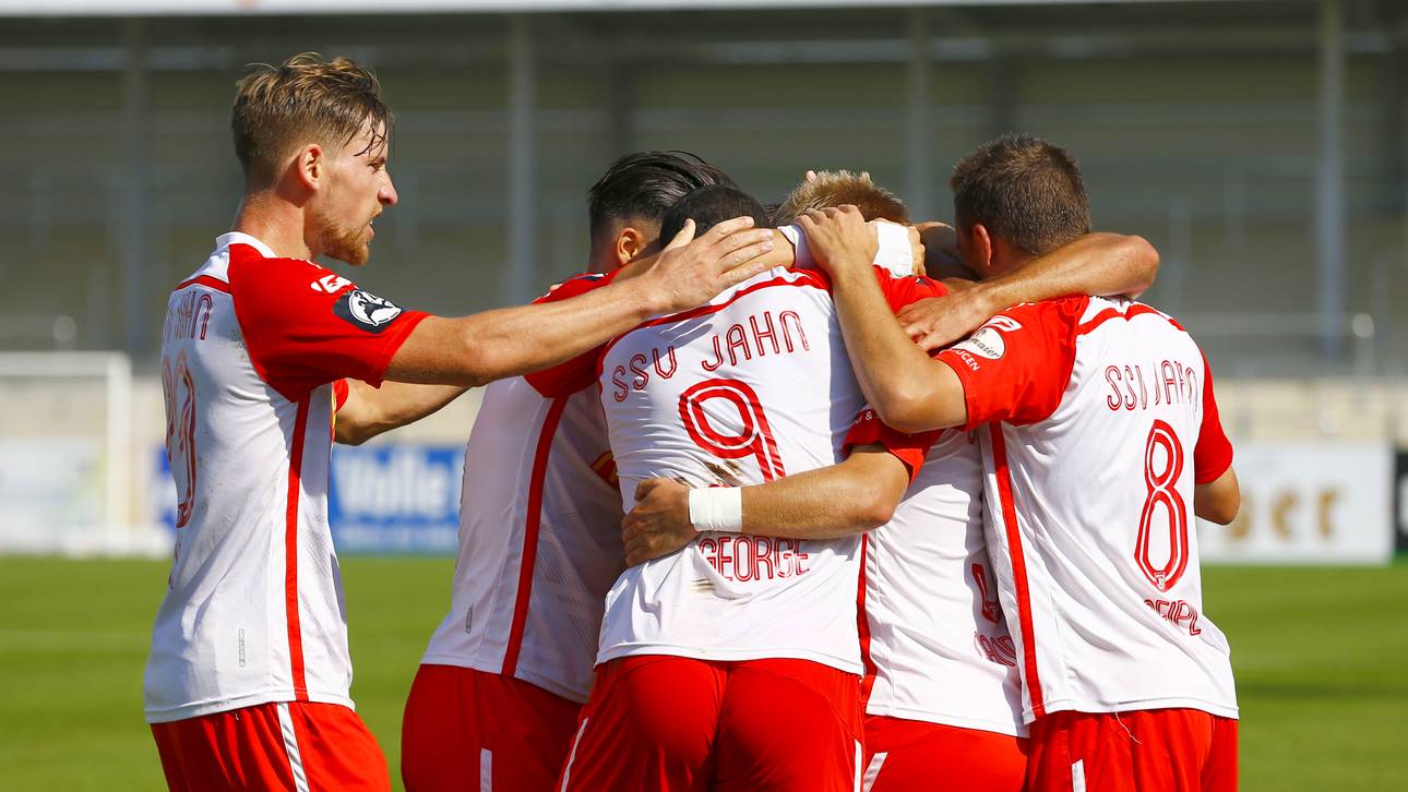 Regensburg nutzt Patzer der Rivalen