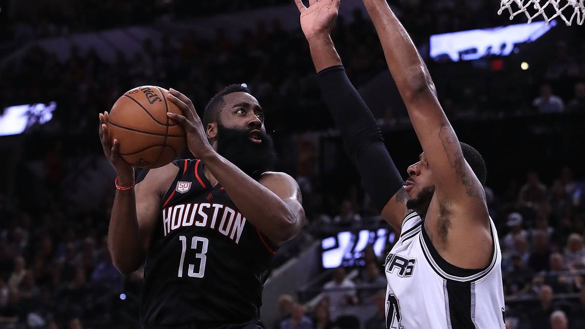 Nicht nur in den Playoffs, auch in der Regular Season erreicht Harden neue persönliche Höchstwerte: Mit 29,1 Punkten pro Spiel ist er zweitbester Werfer hinter Russell Westbrook. Mit 11,2 Assists pro Spiel ist er bester Vorlagengeber der NBA Regular Season