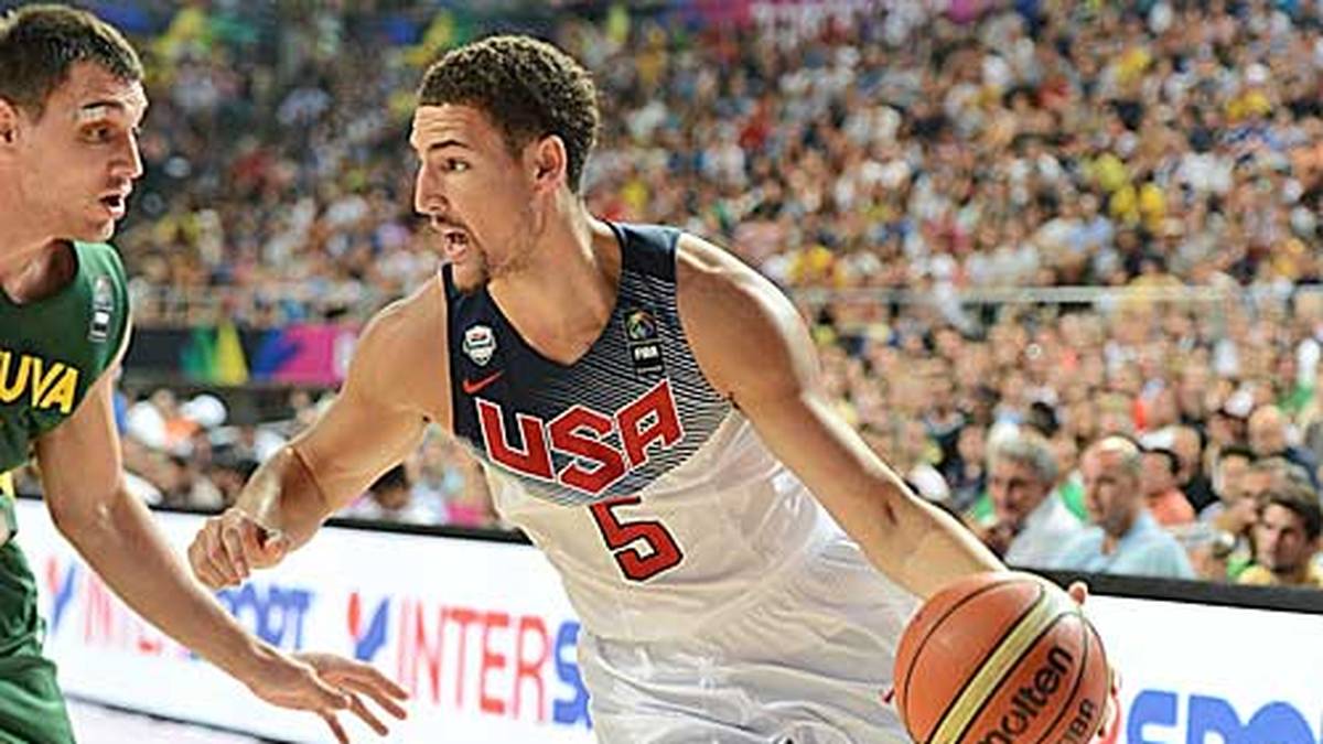 Dank Klay Thompson gehen die USA mit einer Führung in die Pause. Der Guard der Golden State Warriors kommt auf 14 Punkte