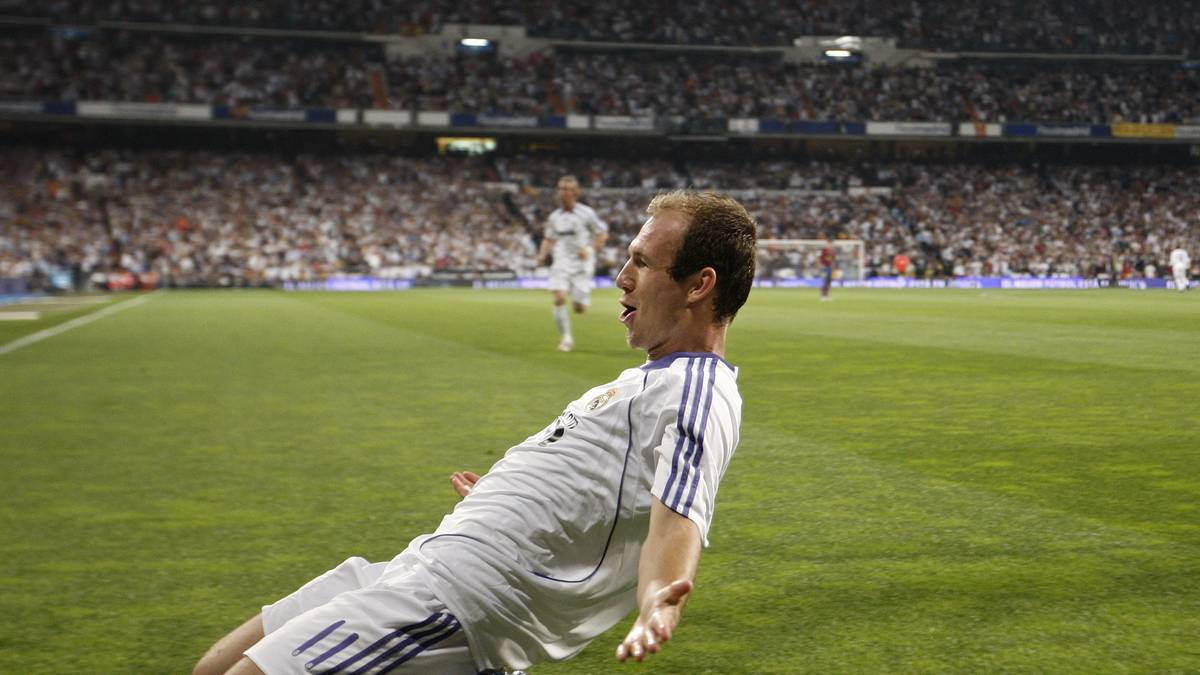 Doch dem nicht genug: Das in die Jahre gekommene Barca-Team von Frank Rijkaard wurde mit 4:1 aus dem Bernabeu geschossen. Einer der Torschützen war der heutige Bayern-Star Arjen Robben