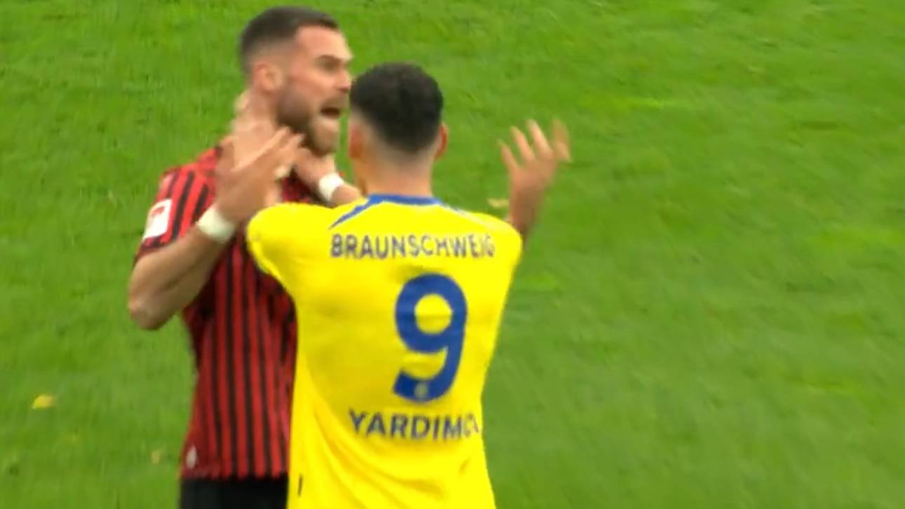 Erencan Yardimci packte Boris Tomiak mit beiden Händen am Hals