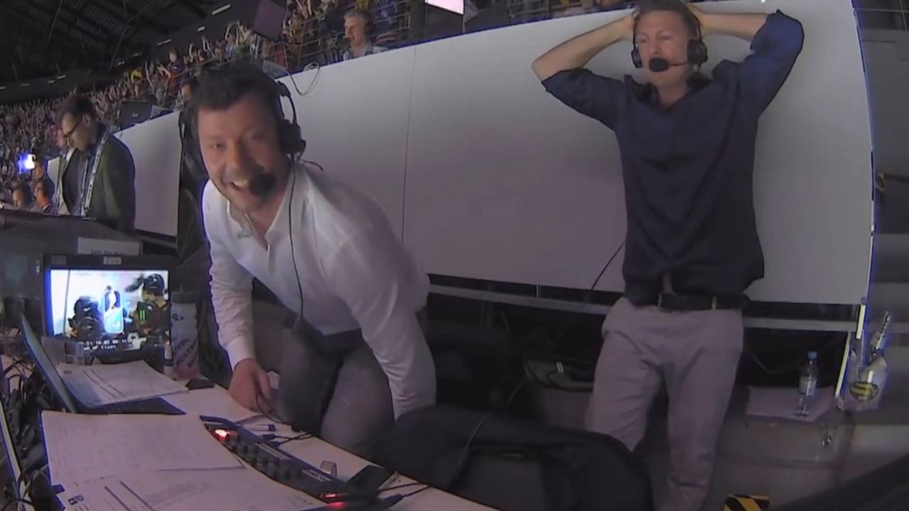 30 Jahre MITTENDRIN: Jubel-Ekstase bei Eishockey Kommentator Basti Schwele