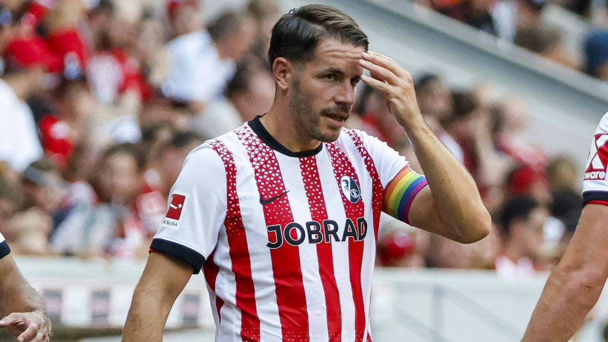 SC Freiburg: Christian Günter bleibt auch in der neuen Saison Kapitän. Der 32-Jährige spielt seit der Jugend in Freiburg und führt das Team bereits seit 2020 als Kapitän an.