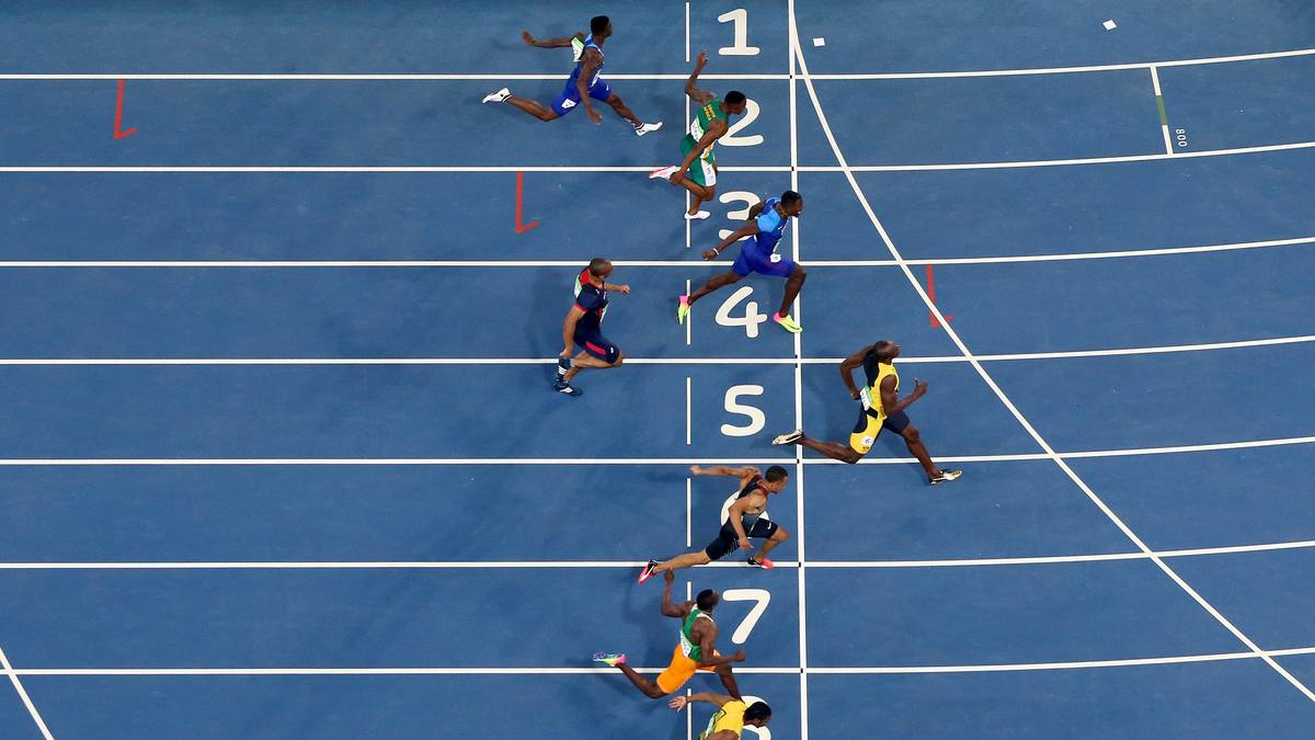 ...und überquert schließlich dennoch als Erster die Ziellinie