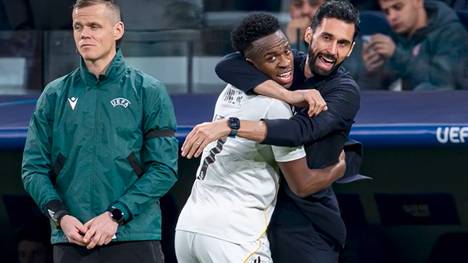 Real Madrid scheint sich mit dem 6:1-Kantersieg gegen AS Monaco aus der Krise zu schießen. Nach der Partie äußern sich Trainer Álvaro Arbeloa und Teamkollege Franco Mastantuono zur umstrittenen Personalie Vinícius Júnior.