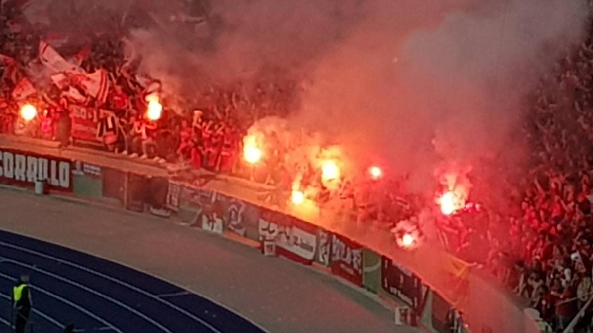 Freiburger Fans zündeten Pyros