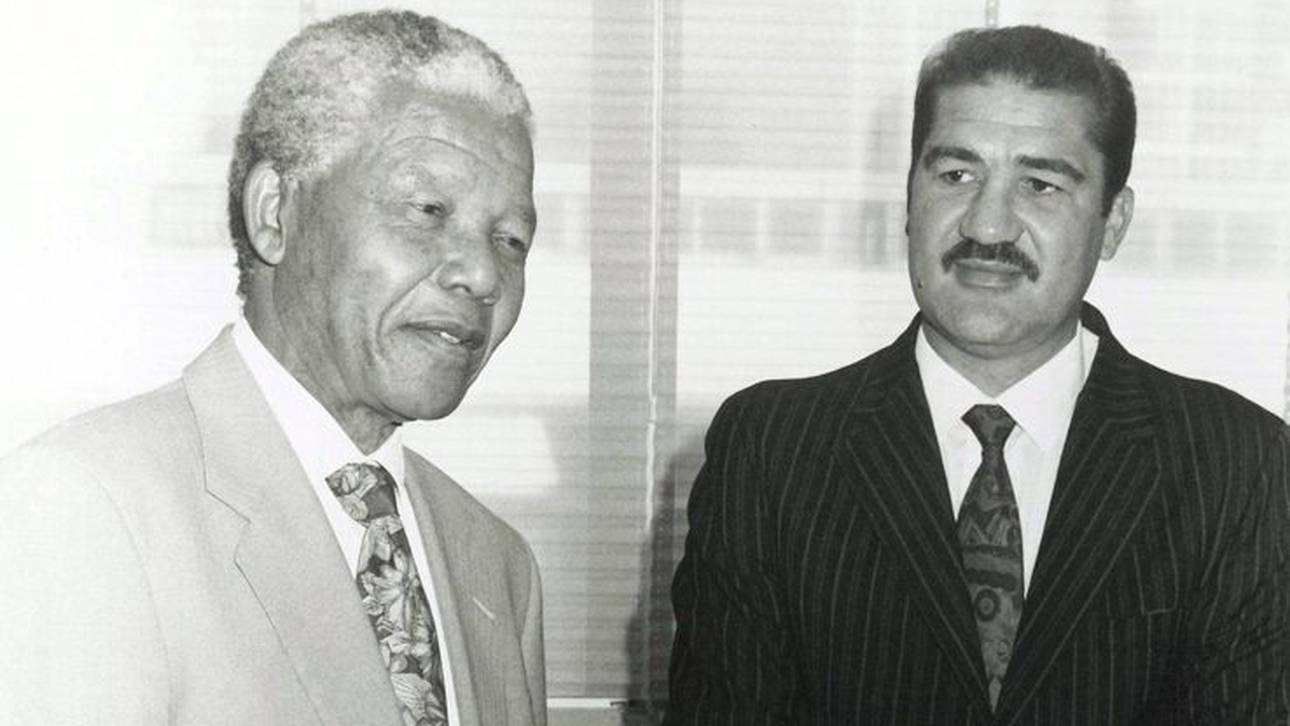 Gerrie Coetzee wurde 1993 von Nelson Mandela geehrt