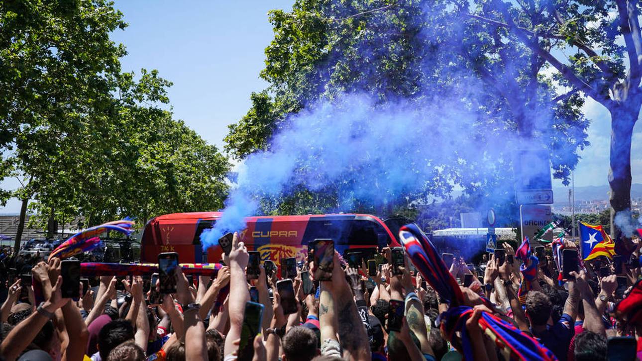 Barca-Fans attackieren eigenen Bus!