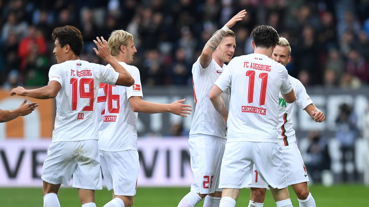 Mögliche Abgänge: Die Liste der Leihspieler ist groß, die theoretisch zum FCA zurückkehren. Mit Caiuby, Takashi Usami und Martin Hinteregger steht hinter drei wichtigen Personalien ein großes Fragezeichen. 16-Millionen-Mann Michael Gregoritsch soll sich in Gesprächen mit Werder befinden