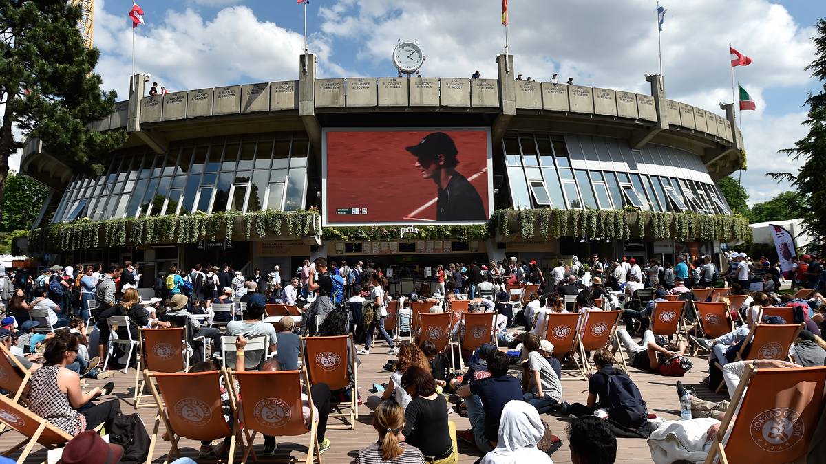 Das Highlight, auch vor dem Stadion, ist die Partie von Andy Murray gegen Mathias Borgue auf dem Center Court "Court Philippe Chatrier"