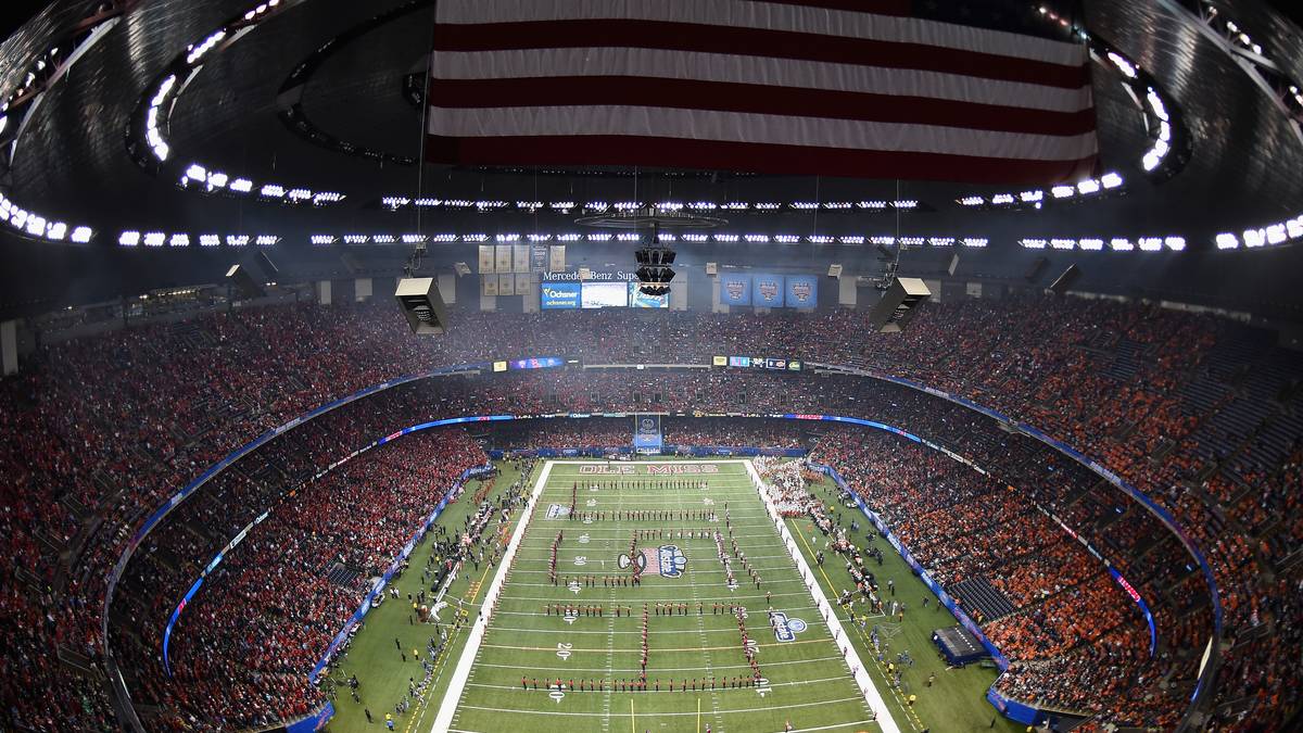 Der Mercedes Benz Superdome in New Orleans hat schon diverse Super Bowls beherbergt. In die Schlagzeilen gelangte die Arena vor allem, als Hurrikan Katrina im August 2005 New Orleans verwüstete und der Superdome in dieser Zeit als Notunterkunft diente