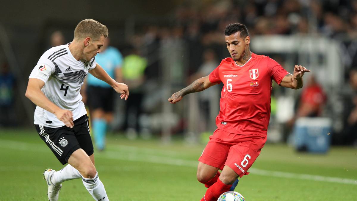 MATTHIAS GINTER (bis 72.): Begann erneut als Rechtsverteidiger. In der Rückwärtsbewegung unauffällig. Hätte mit seinem unbedrängten Kopfball aus Nahdistanz das 1:0 erzielen müssen (13.). Blieb seine einzige erwähnenswerte Szene. Wurde gegen Thilo Kehrer ausgetauscht (72.). SPORT1-Note: 4 