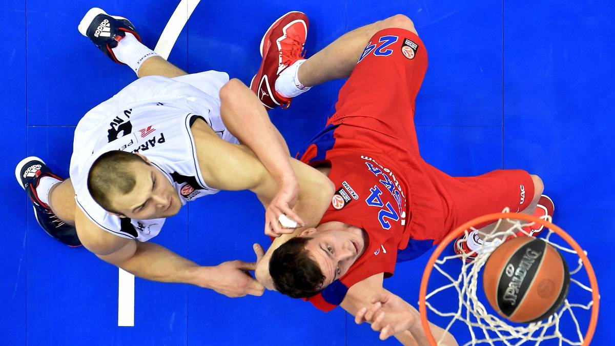 Der 30-Jährige verabschiedet sich nach fünf Jahren bei ZSKA Moskau aus Europa und schließt sich für zwei Jahre den Cavs an. Damit kommt es auch zum Wiedersehen mit Coach David Blatt, unter dem Kaun bereits in der russischen Nationalmannschaft spielte