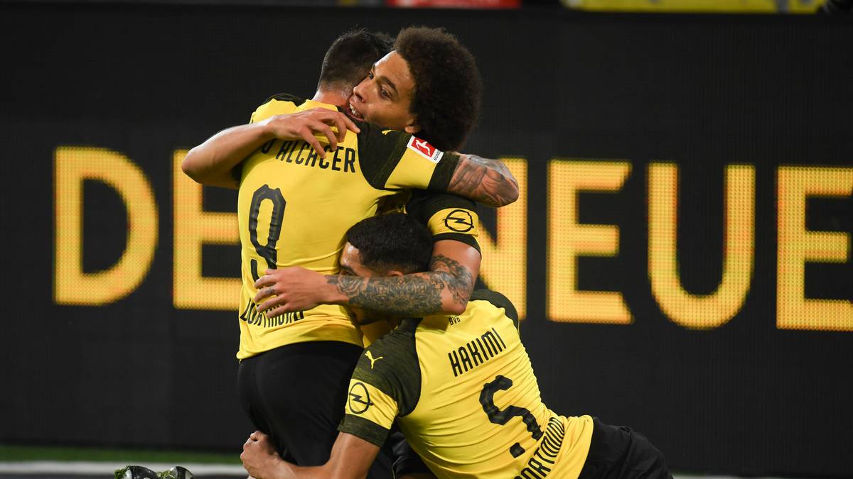 Setzt man diesen 16 Abgängen noch die zehn Zugänge rund um Axel Witsel und Paco Alcacer entgegen, hat der BVB seit dem Sommer bereits sage und schreibe 26 Spieler ausgetauscht. Ob das am Ende die Erfolgsformel für den Meistertitel sein wird? 