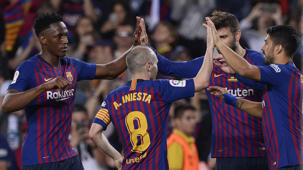 ...der anschließend mit nahezu dem gesamten Team die Führung bejubelt