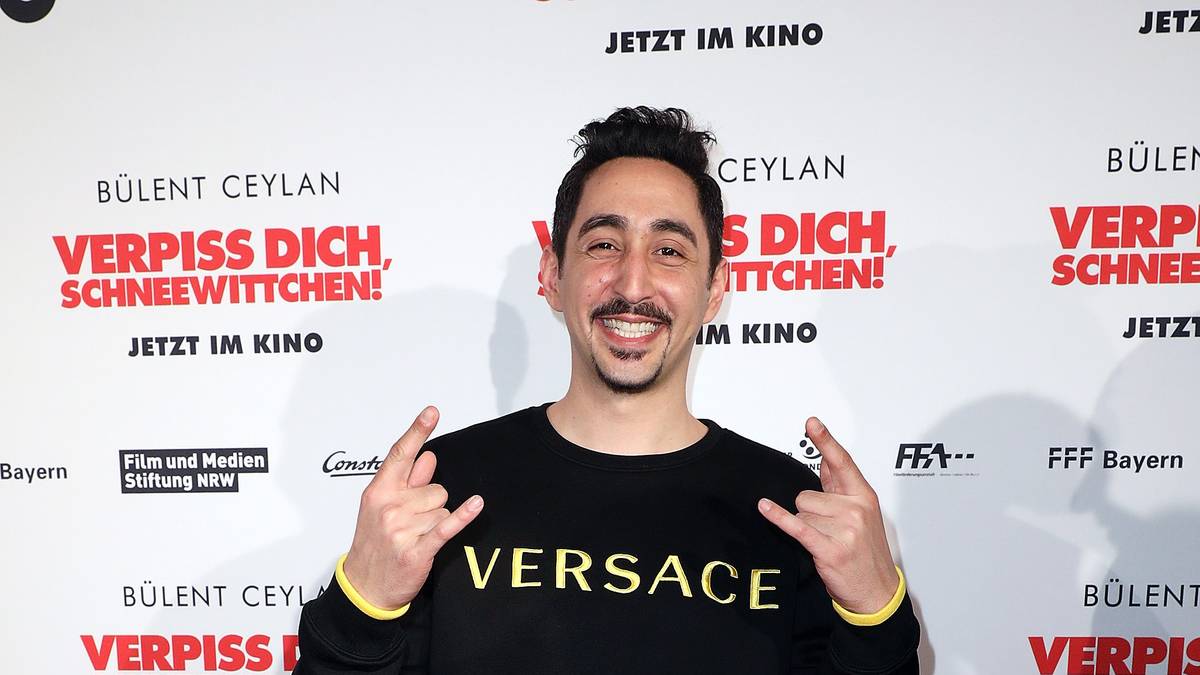 Der deutsche Rapper ist ein großer Fan des Kampfsports und freut sich über die Erfolge seines Kumpels. "Wir kommen beide aus Köln-Kalk. Er ist ein bisschen jünger als ich. Aber ich bin einfach stolz, dass es noch einen aus Kalk gibt, der seinen Weg macht"