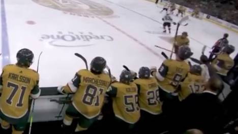 In der NHL war der Equipment-Manager der Vegas Golden Knights an einem Tor gegen die Florida Panthers beteiligt.