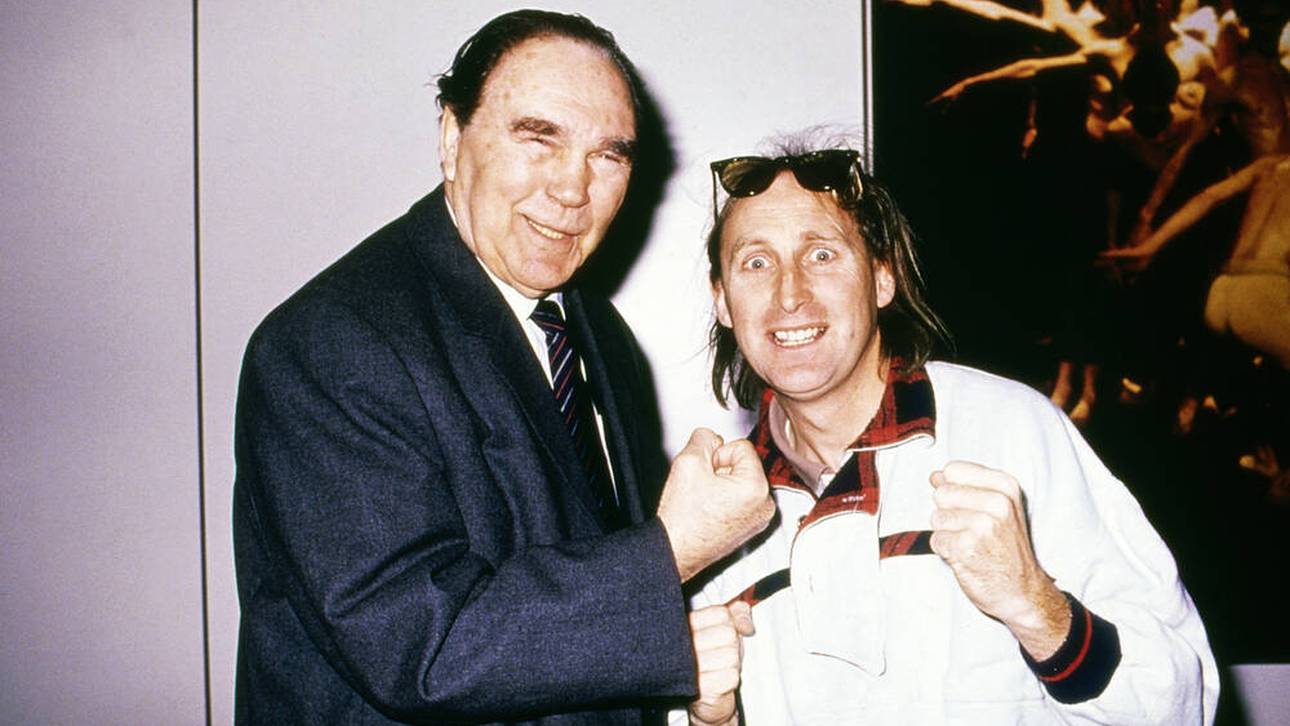 Max Schmeling, damals 89, bei einem Medientermin mit Komiker Otto Waalkes 1995